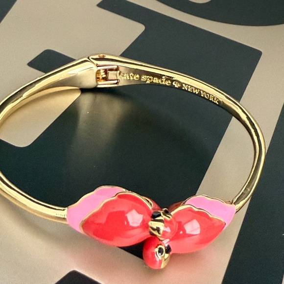 Kate Spade Out Of The Office Parrot Bangle Bracelet Pink Red Gold Birds Novelty - Picture 4 of 4